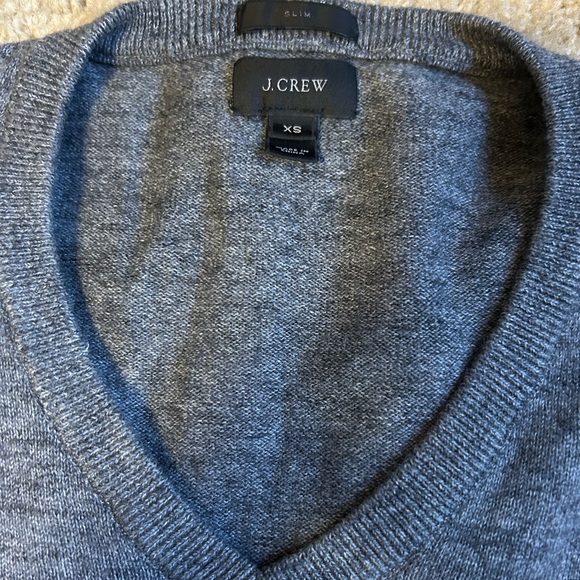 J Crew cotton v-neck sweater (x-small slim) - Picture 2 of 3